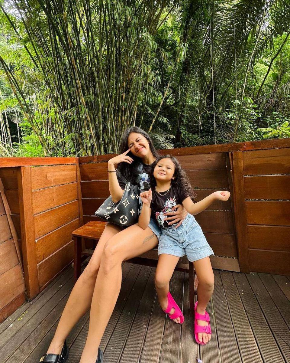 potret Sharena Delon dan keluarga saat liburan di Bandung (instagram.com/mrssharena)