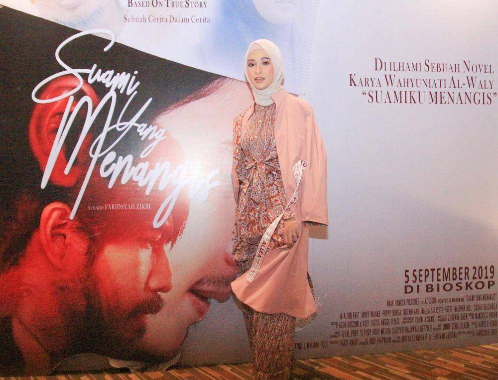 OOTD kondangan hijab ala Poppy Bunga (instagram.com/poppybungariphat)