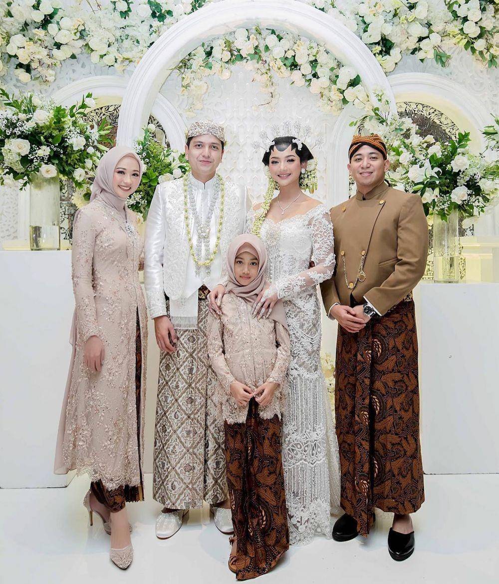 OOTD kondangan hijab ala Poppy Bunga (instagram.com/poppybungariphat)