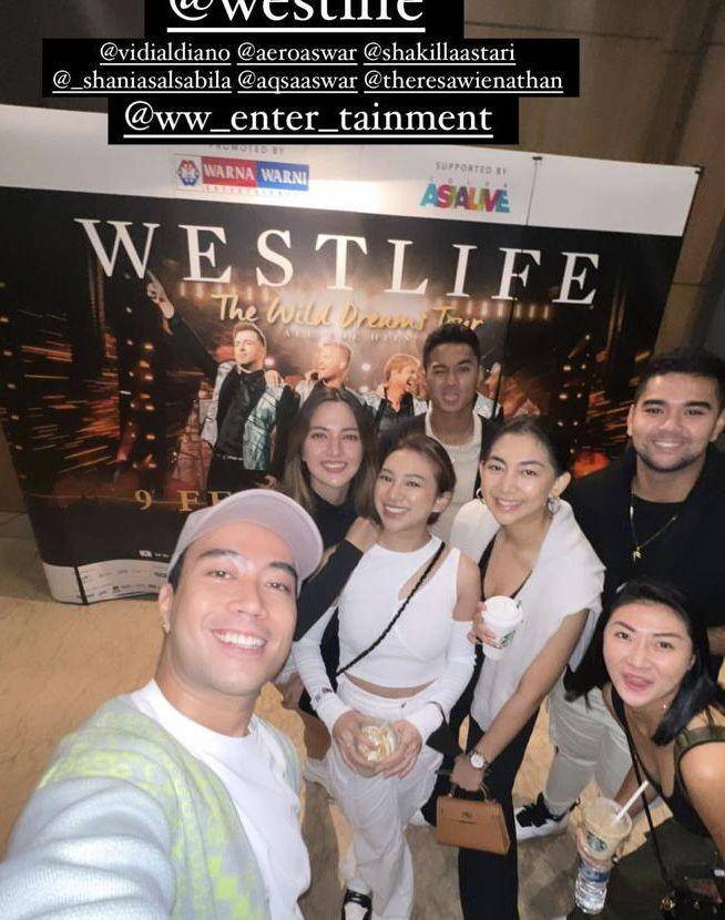Artis nonton Westlife (Instagram.com/ramadhaniabakrie)