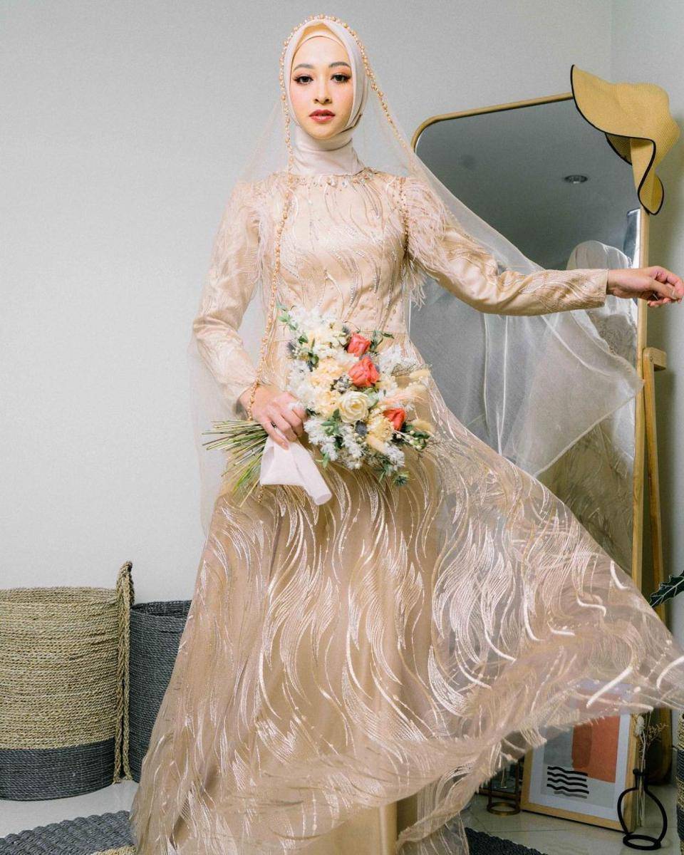OOTD kondangan hijab ala Poppy Bunga (instagram.com/poppybungariphat)