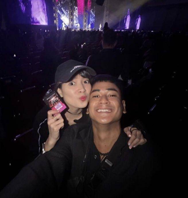 Artis nonton Westlife (Instagram.com/chikajessika88)