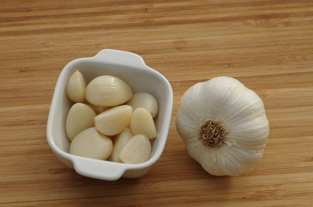 Ilustrasi obat batuk dari bawang putih (pixabay.com/MaisonBoutarin)