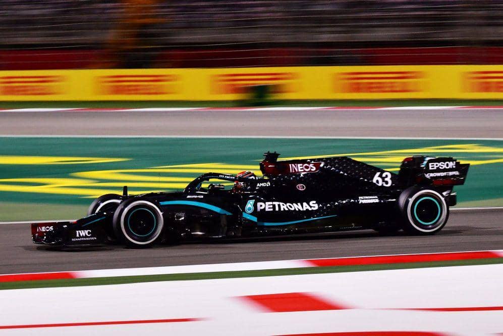 George Russell mengebut saat pekan balap GP Sakhir 2020. (formula1.com)