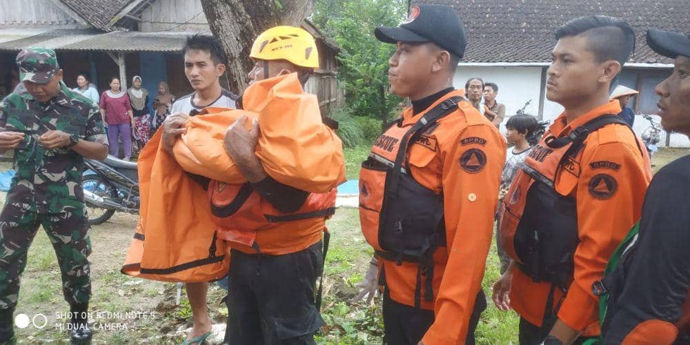 Balita di Bojonegoro Tewas Terseret Arus Sungai saat Hujan-hujanan