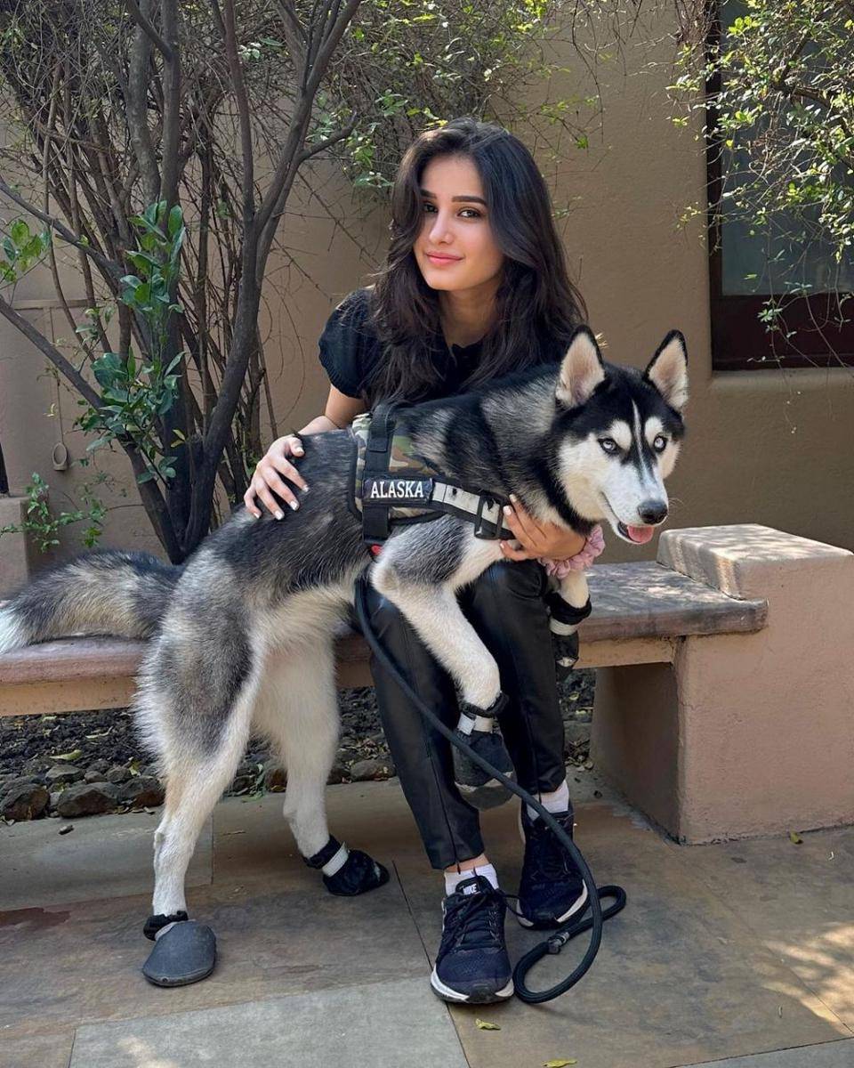 Rasha Thadani dan anjingnya (instagram.com/rashathadani)