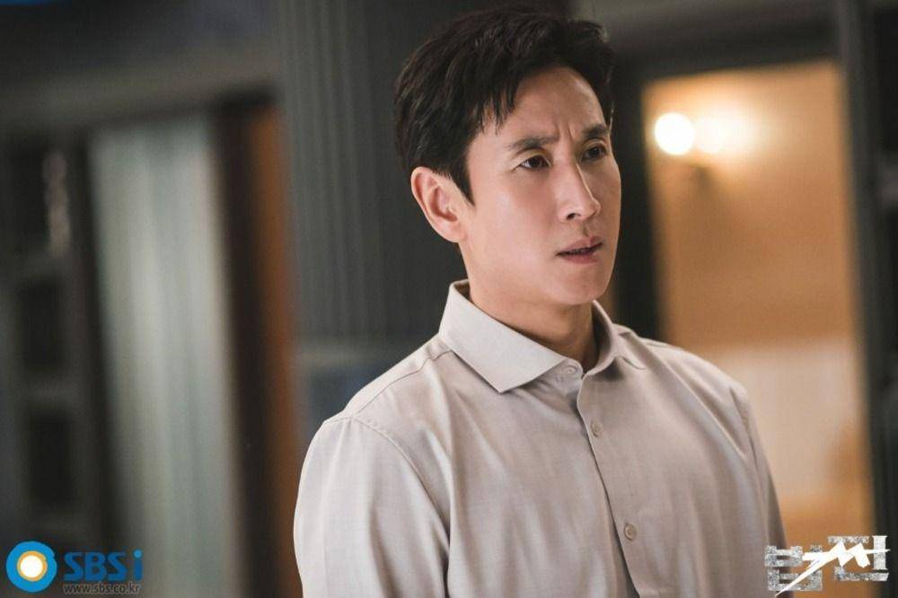 Lee Sun Kyun di Payback: Money and Power (dok. SBS/Payback: Money and Power)