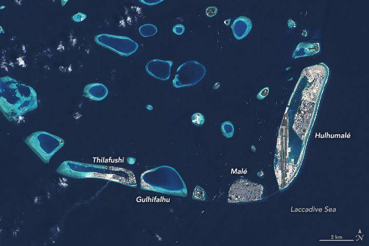 Potret Maldives Atolls (earthobservatory.nasa.gov)