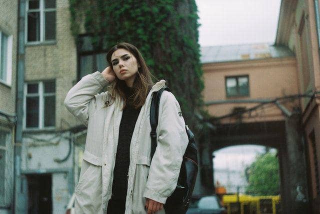 5 Sebab Kamu Merasa Asing pada Diri Sendiri, Yuk Cari Tahu!