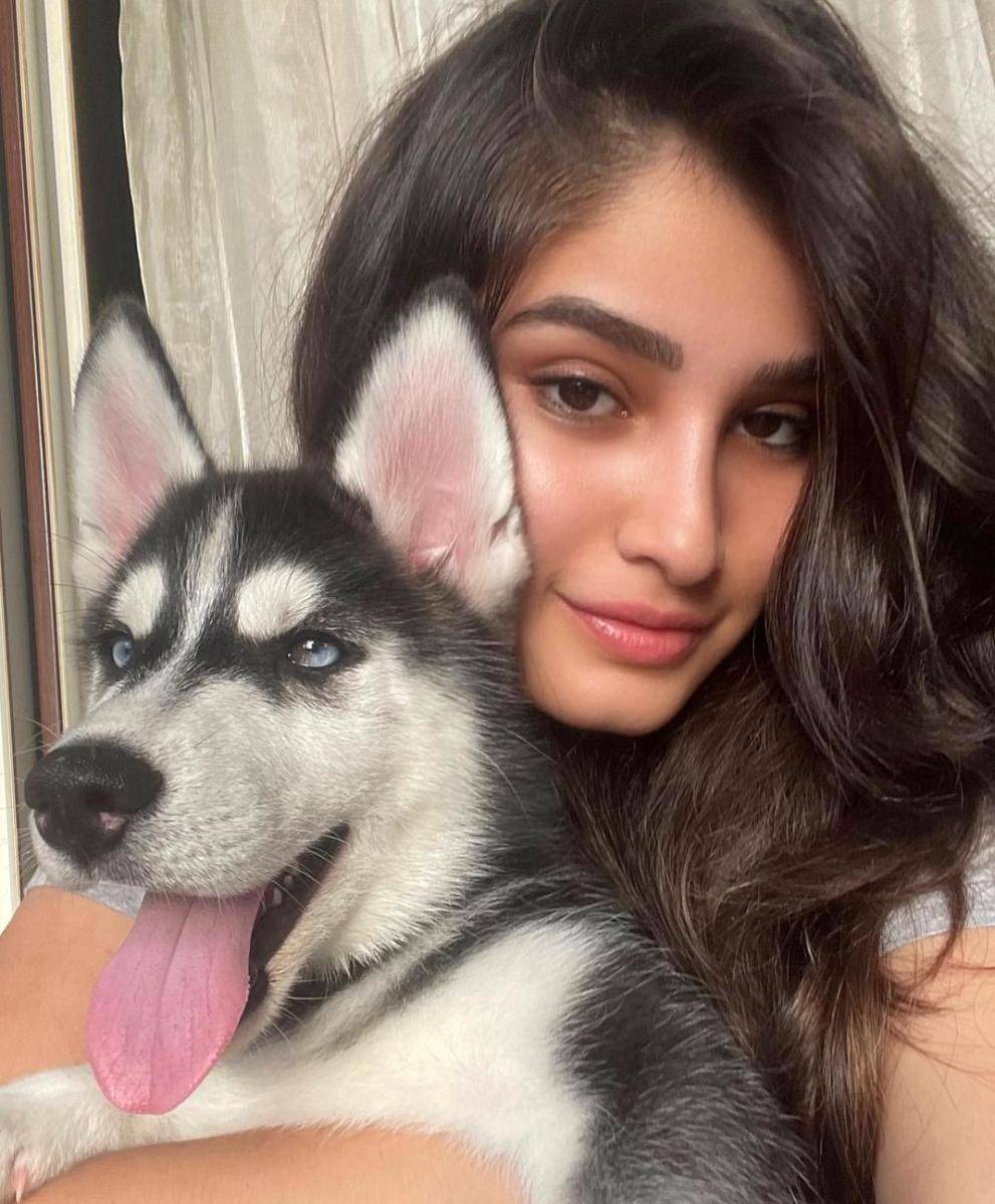 Rasha Thadani dan anjingnya (instagram.com/rashathadani)