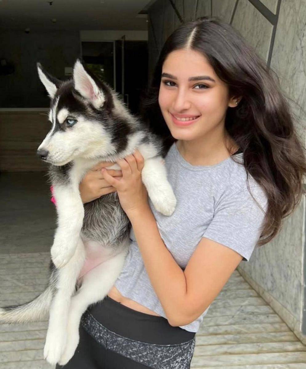 Rasha Thadani dan anjingnya (instagram.com/rashathadani)