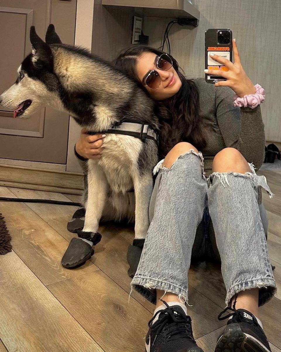 Rasha Thadani dan anjingnya (instagram.com/rashathadani)