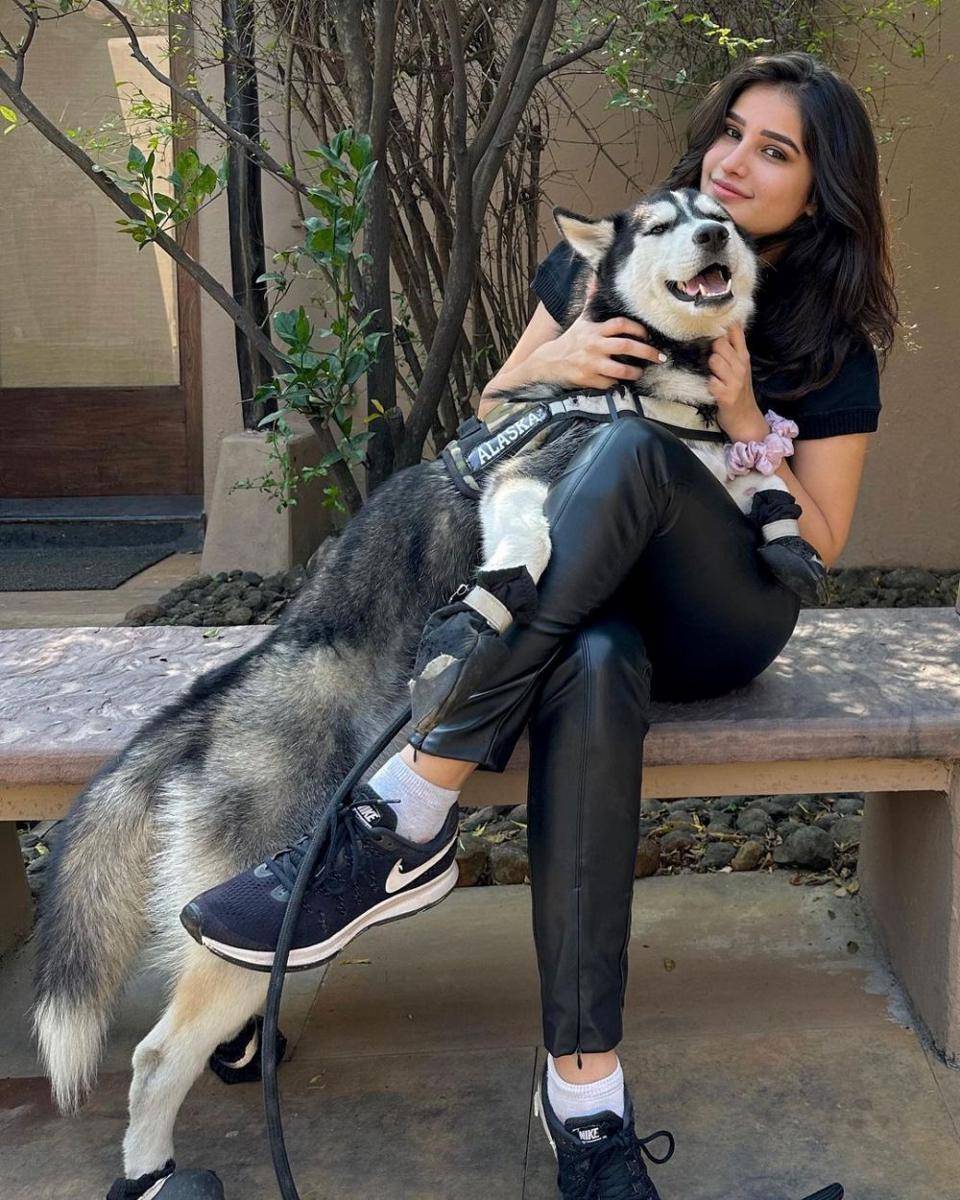 Rasha Thadani dan anjingnya (instagram.com/rashathadani)