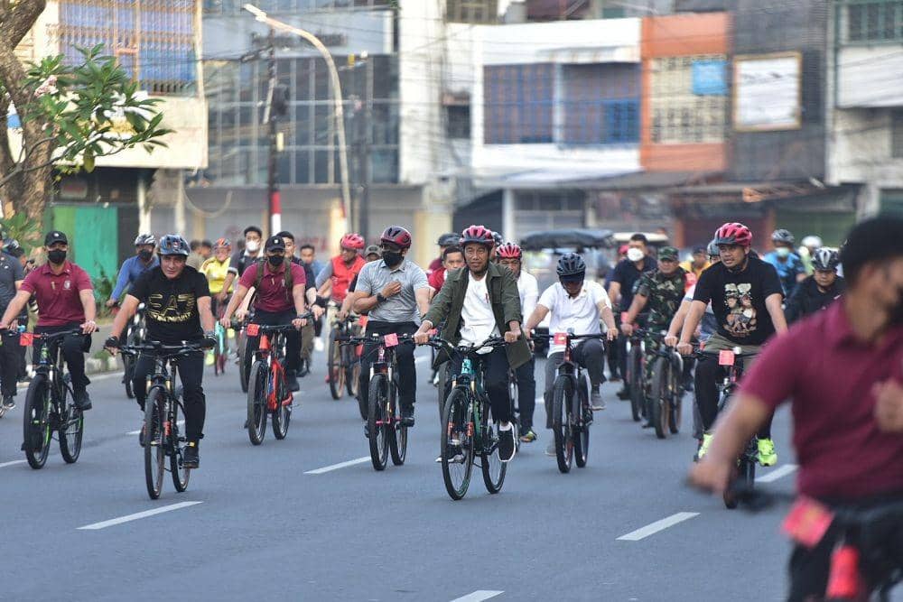 Presiden RI Joko 'Jokowi' Widodo gowes keliling Medan, Minggu (12/2/2023) pagi (Dok. IDN Times/Istimewa)