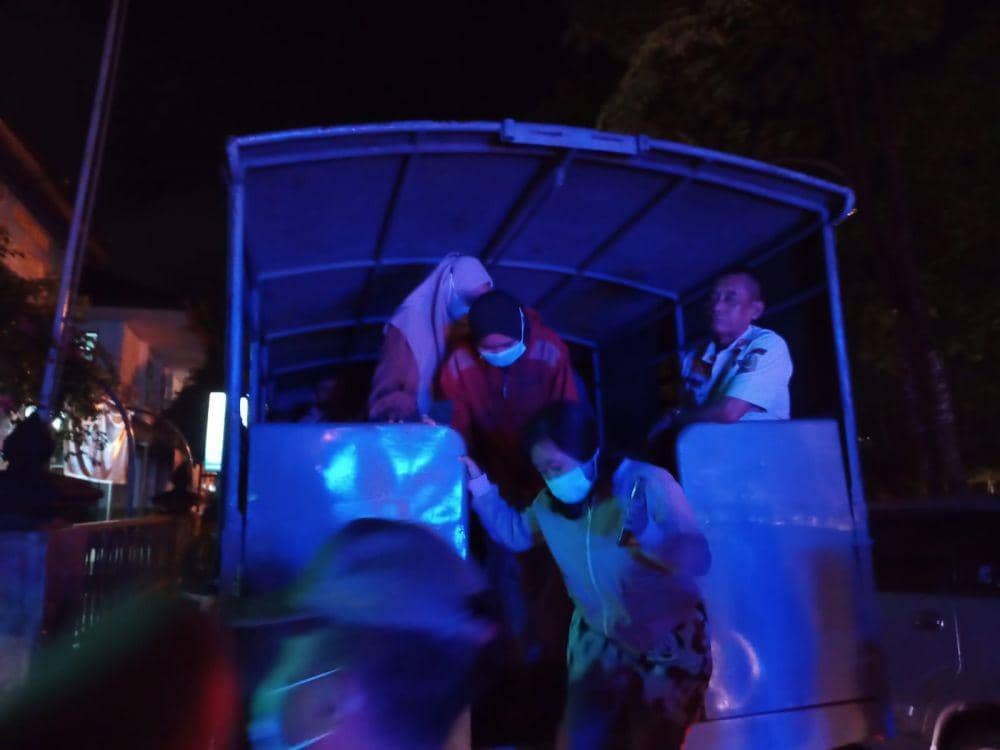 Pasangan yang terazia dibawa ke kantor Satpol PP. IDN Times/ istimewa