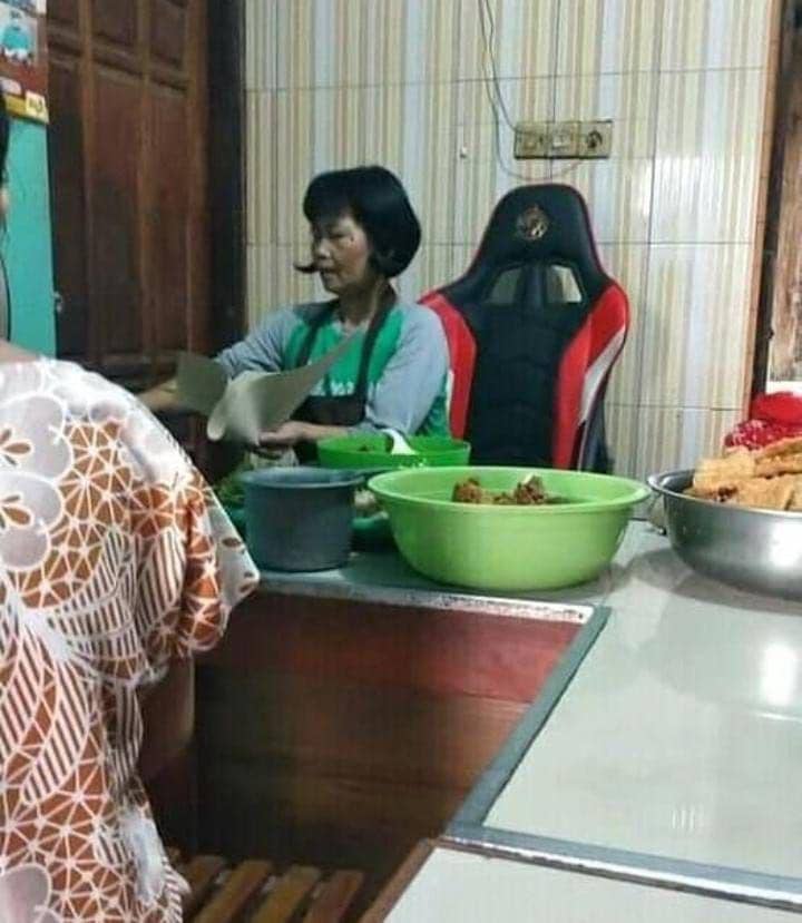 alat untuk berjualan yang gak biasa (instagram.com/sukijan.id)