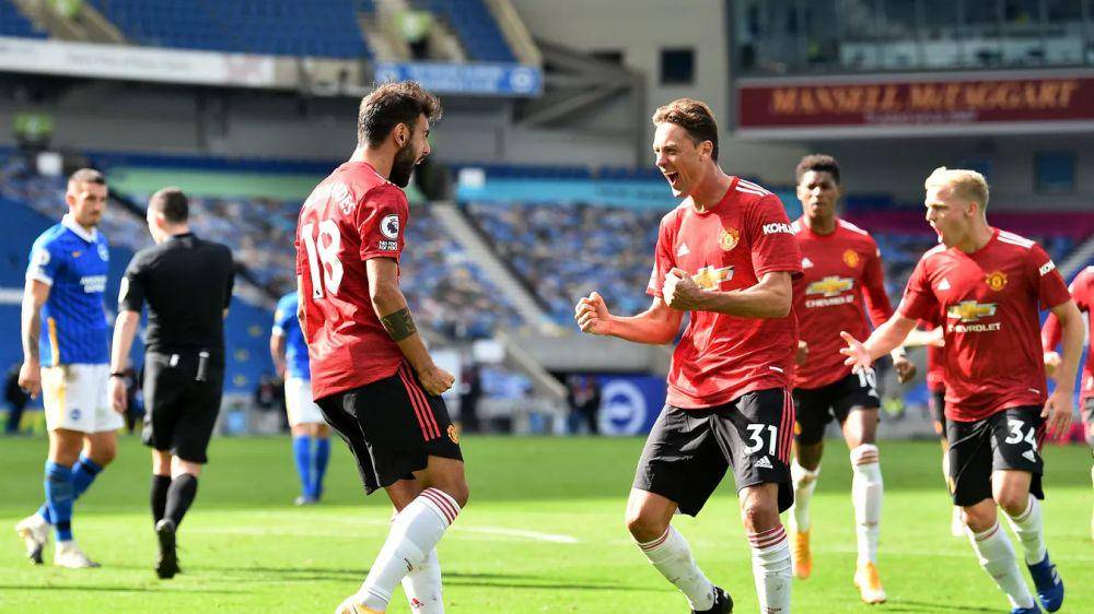Bruno Fernandes dan rekan-rekannya merayakan gol ke gawang Brighton di EPL 2020/2021. (premierleague.com)