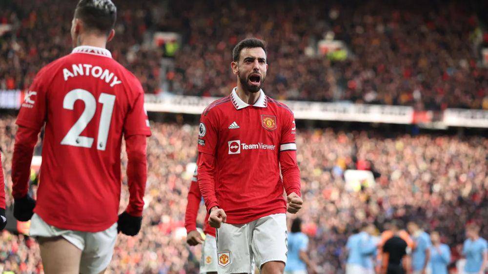 Bruno Fernandes merayakan gol ke gawang Manchester City di EPL 2022/2023. (premierleague.com)