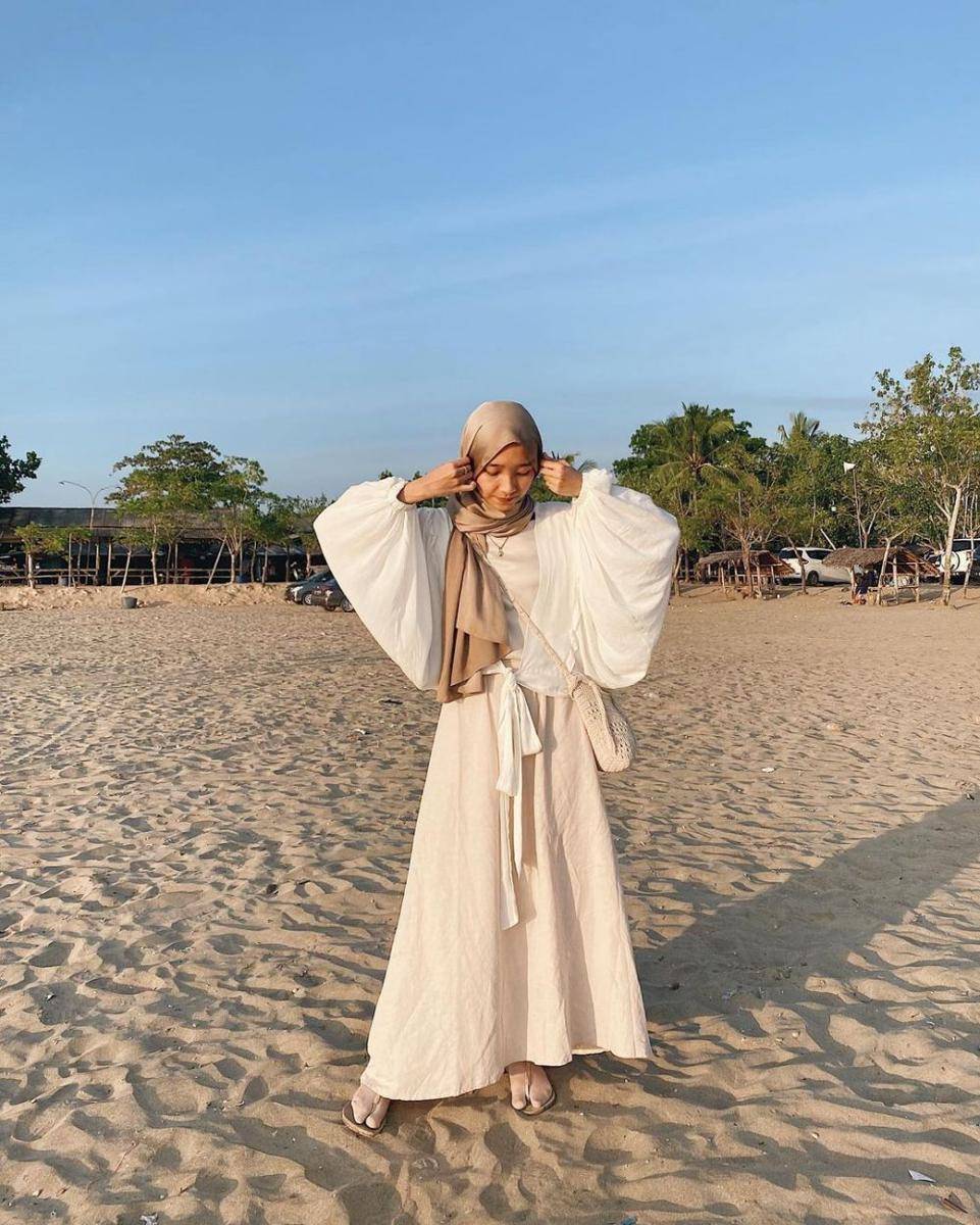inspirasi OOTD hijab ke pantai (instagram.com/citraamr)