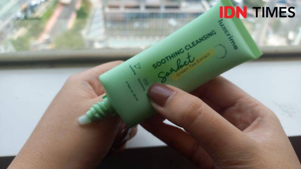 Luxcrime hadirkan Luxcrime Intensive Cleansing Series sebagai pembersih wajah dan makeup. (IDN Times/Aprodithe Kyrie)