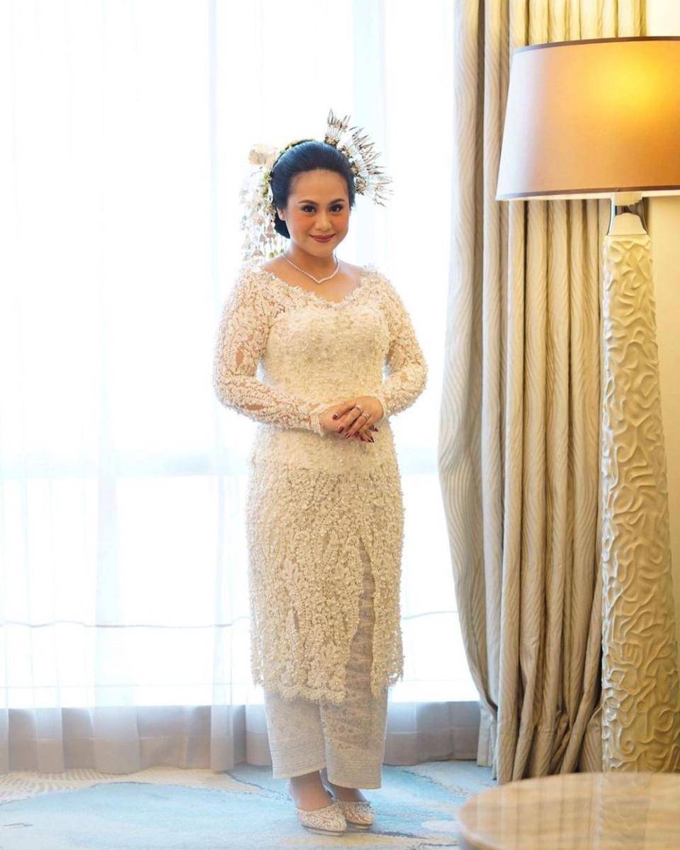 Inspirasi gaya kebaya ala desainer Surya Abduh (instagram.com/suryaabduh)