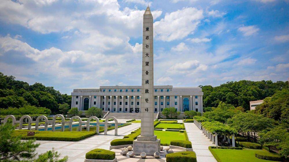 Kyung Hee University (instagram.com/kyunghee_university)