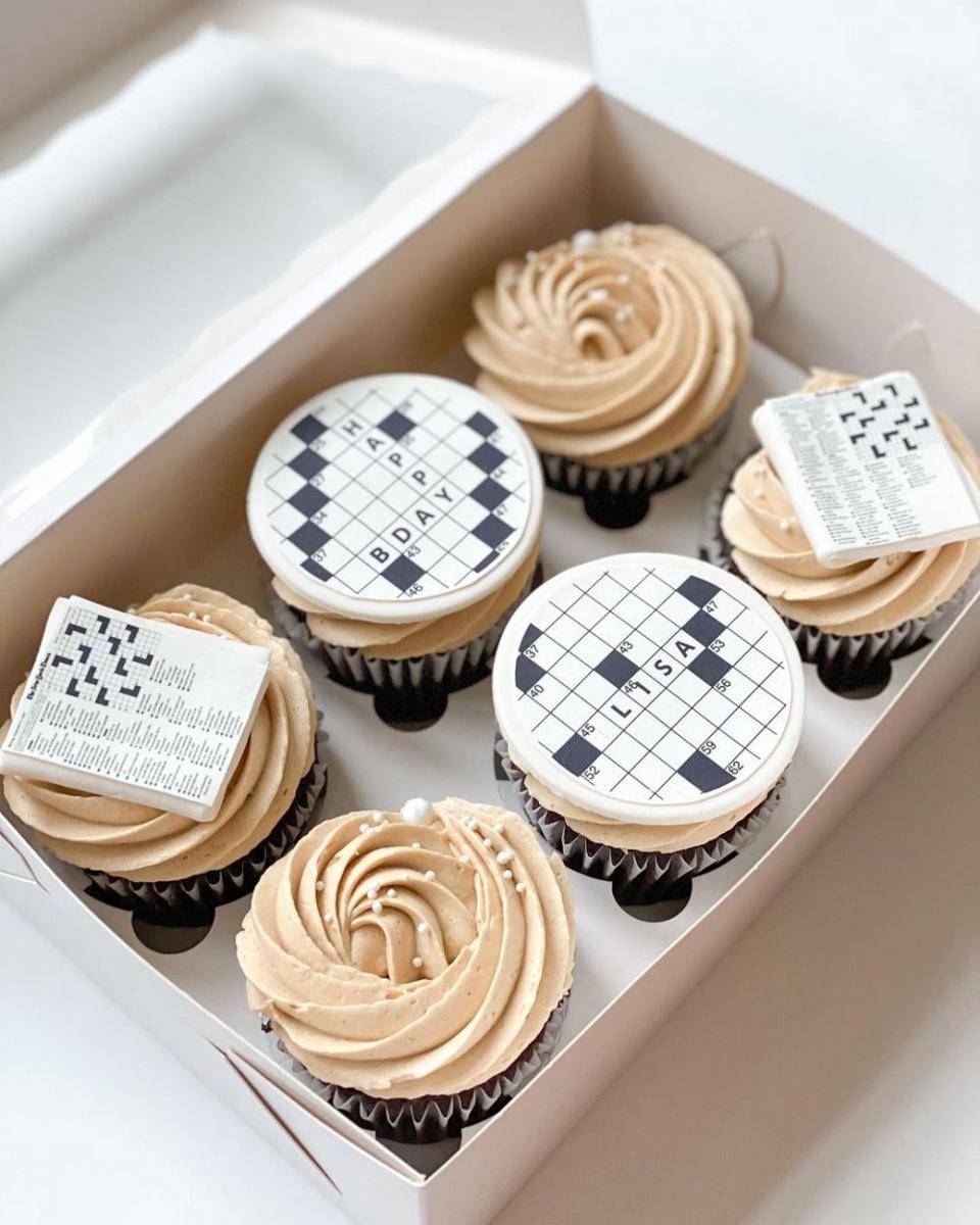 inspirasi desain cup cake estetik untuk hadiah ulang tahun (instagram.com/cooperscakeco)