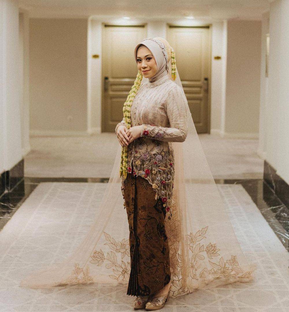 Inspirasi gaya kebaya ala desainer Surya Abduh (instagram.com/suryaabduh)