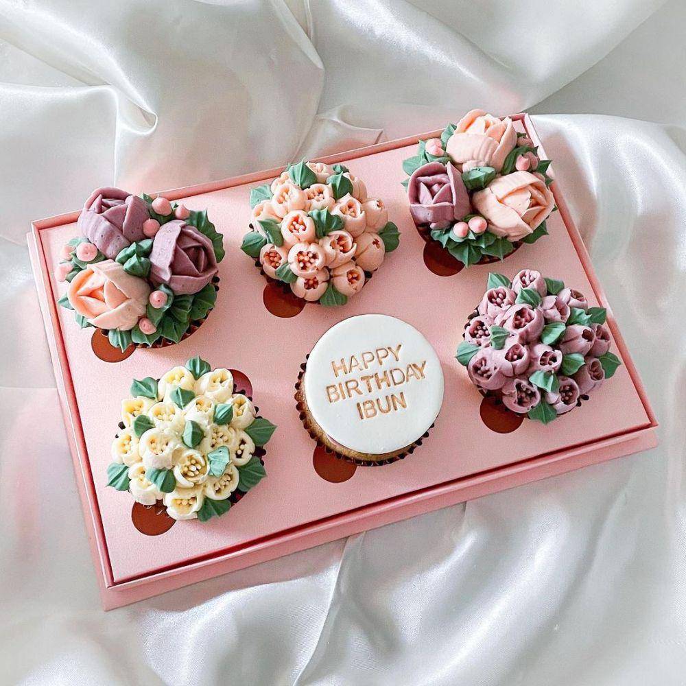 inspirasi desain cup cake estetik untuk hadiah ulang tahun (instagram.com/cakehunter_id)