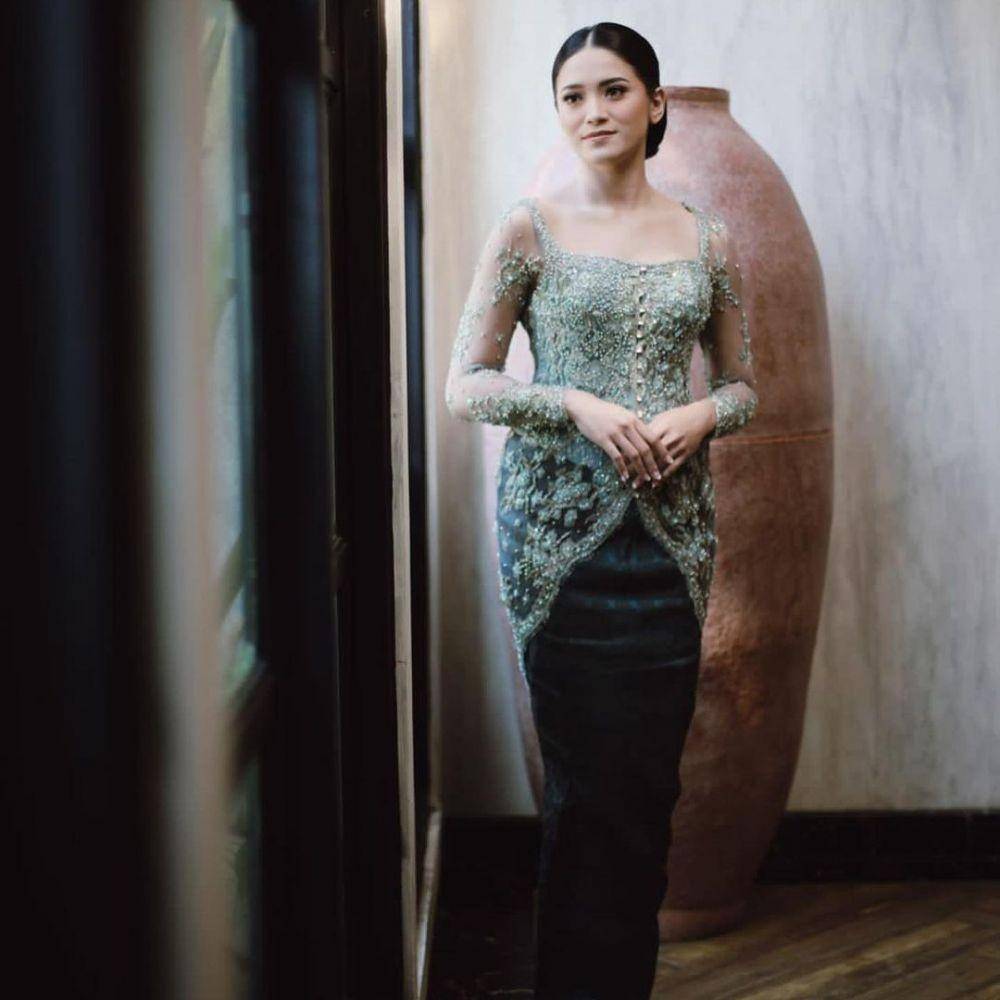 Inspirasi gaya kebaya ala desainer Surya Abduh (instagram.com/suryaabduh)