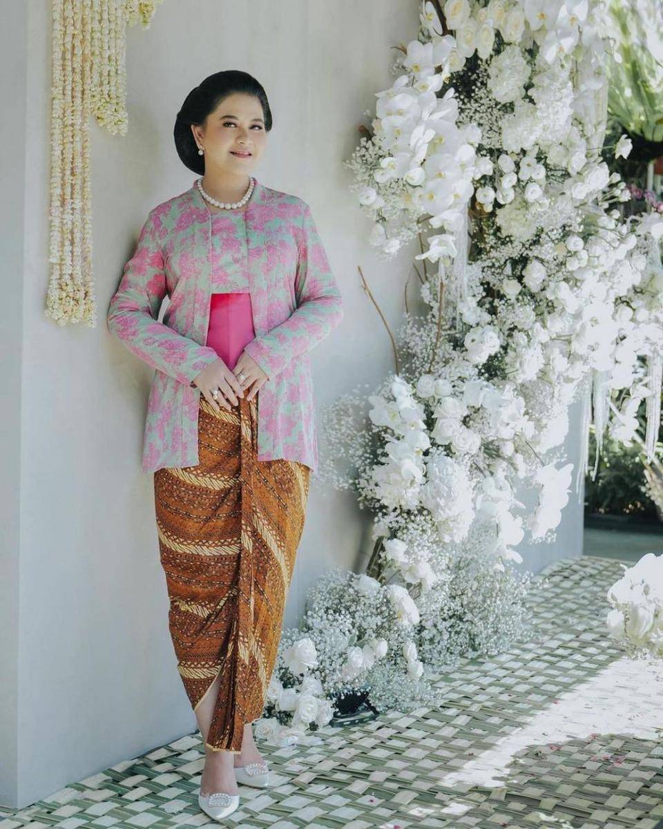 Inspirasi gaya kebaya ala desainer Surya Abduh (instagram.com/suryaabduh)