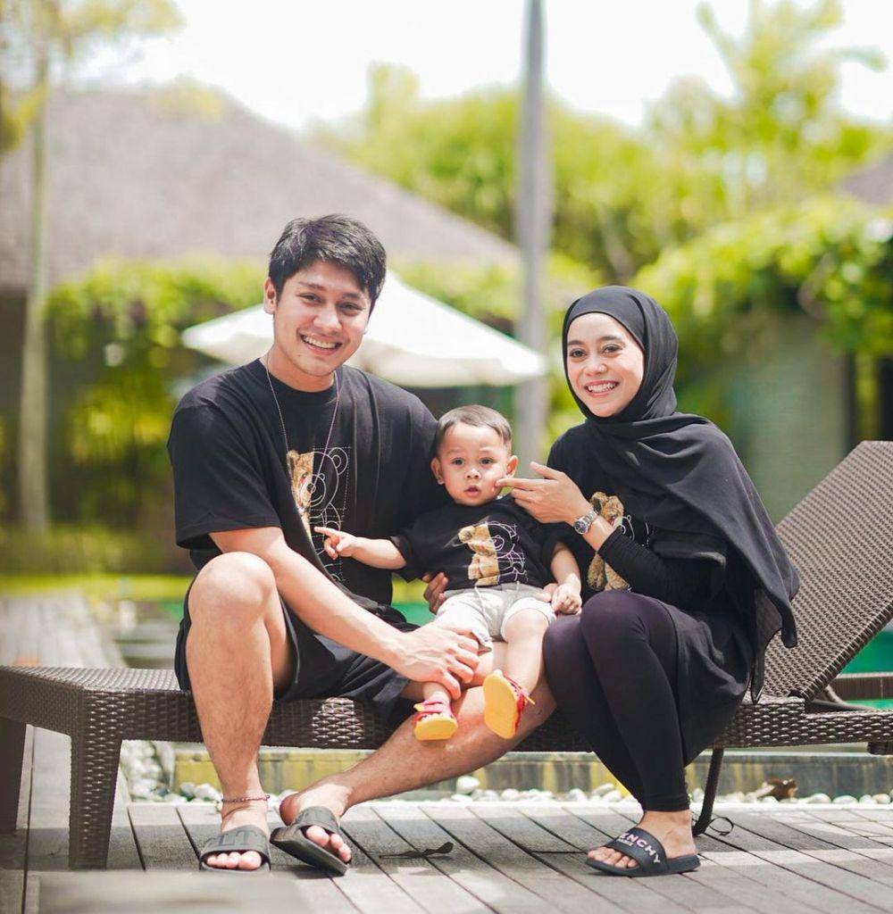 potret keluarga Rizky Billar (instagram.com/lestykejora)