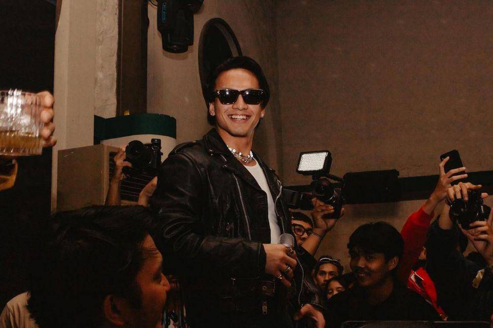 potret Jefri Nichol saat karaoke (instagram.com/jefrinichol)
