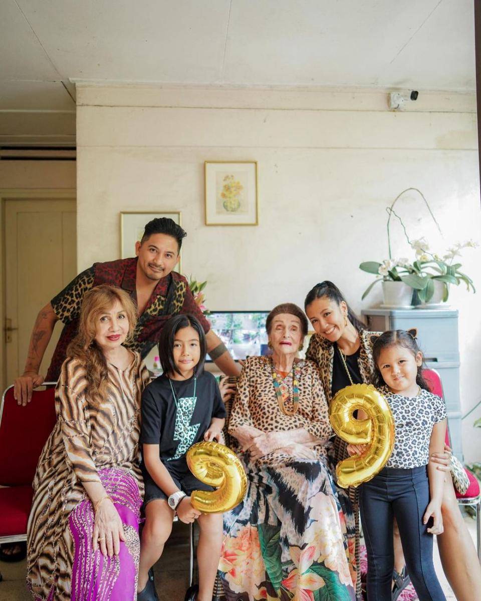 potret ulang tahun oma Sharena Delon (instagram.com/mrssharena)