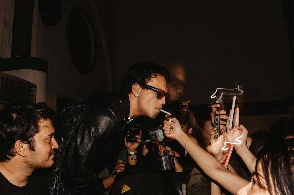 potret Jefri Nichol saat karaoke (instagram.com/jefrinichol)