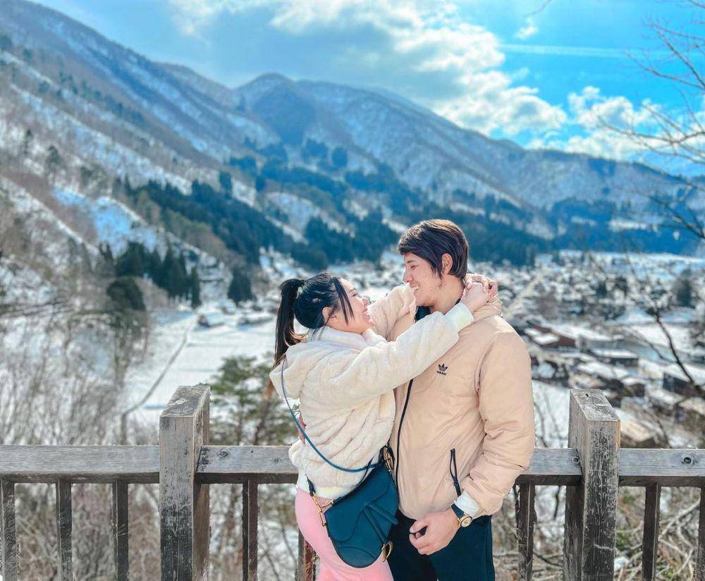 momen Via Vallen dan suami di Shirakawa-Go (instagram.com/viavallen)