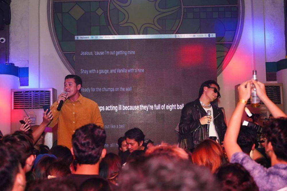 potret Jefri Nichol saat karaoke (instagram.com/jefrinichol)