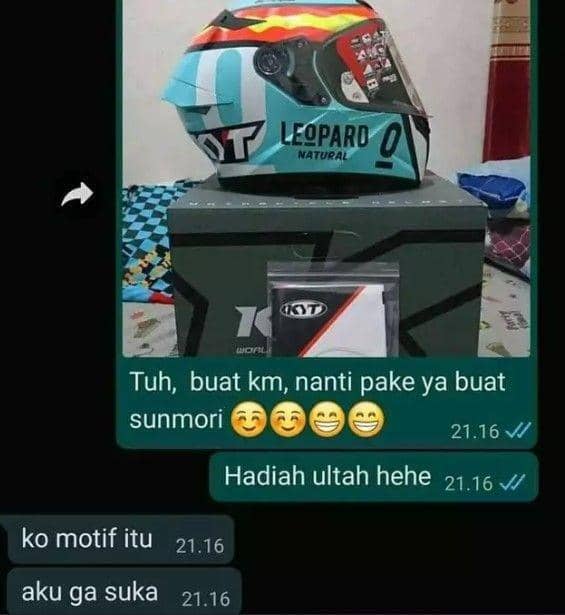 chat kasih hadiah ke pacar (instagram.com/candaan.receh)
