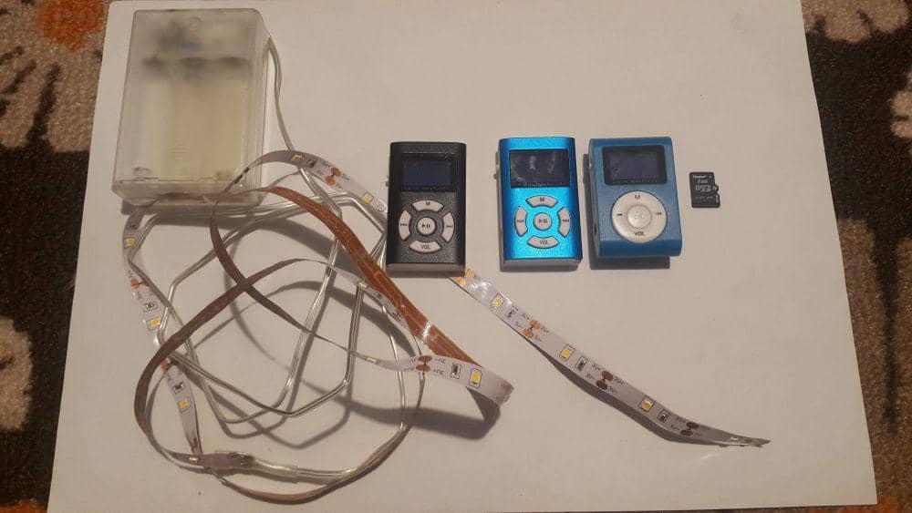 potret barang elektronik saat dumpster diving (reddit.com/user/DavidBolha)