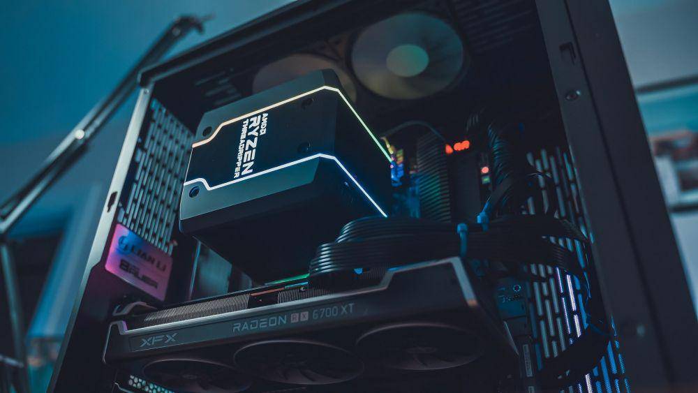 Komponen di dalam PC tentu sangat berpengaruh pada keputusan kita dalam membeli PSU. (unsplash.com/Onur Binay)