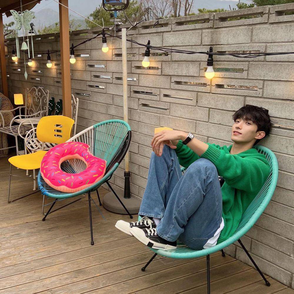ide OOTD dengan knitwear ala DK SEVENTEEN (instagram.com/dk_is_dokyeom)