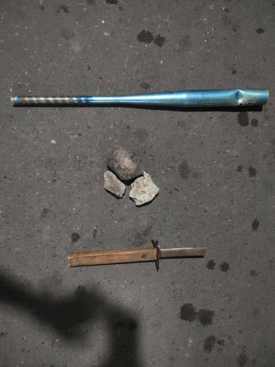 Senjata tajam yang berhasil diamankan dari kelompok remaja di Binjai (IDN Times/ istimewa)