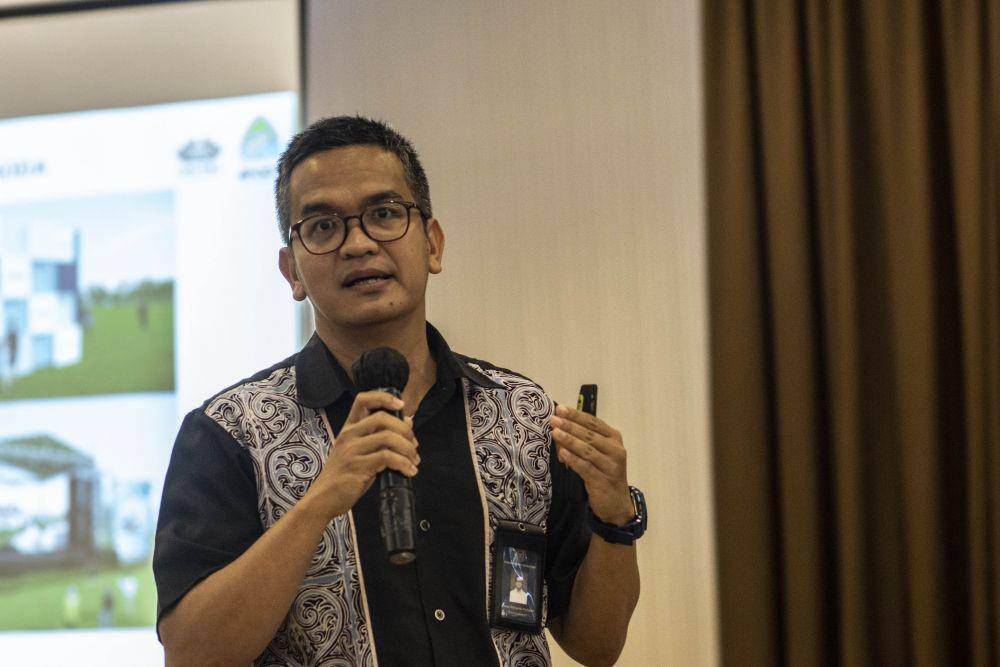 Direktur BPODT Jimmy Bernando Panjaitan dalam diskusi panel bertajuk 'Tantangan dan Peluang Pengembangan Pariwisata Olahraga di Kawasan Danau Toba yang digelar Forlispar berkolaborasi dengan BPODT di Kota Medan, Senin (13/2/2023). (IDN Times/Prayugo Utomo)