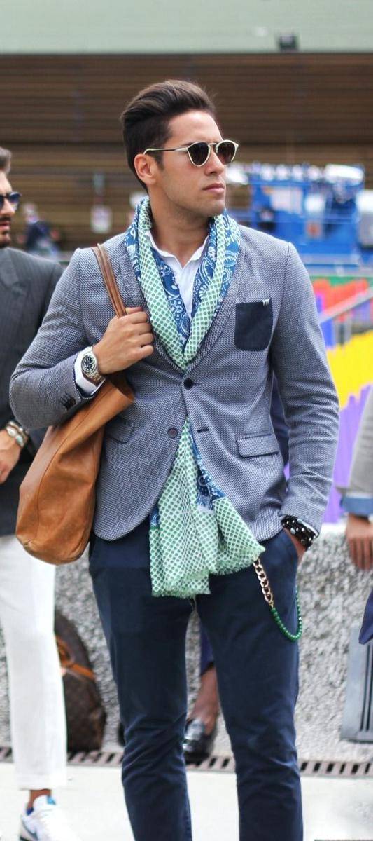 Style pakai scarf untuk cowok (unsplash/Mariya Georgieva)