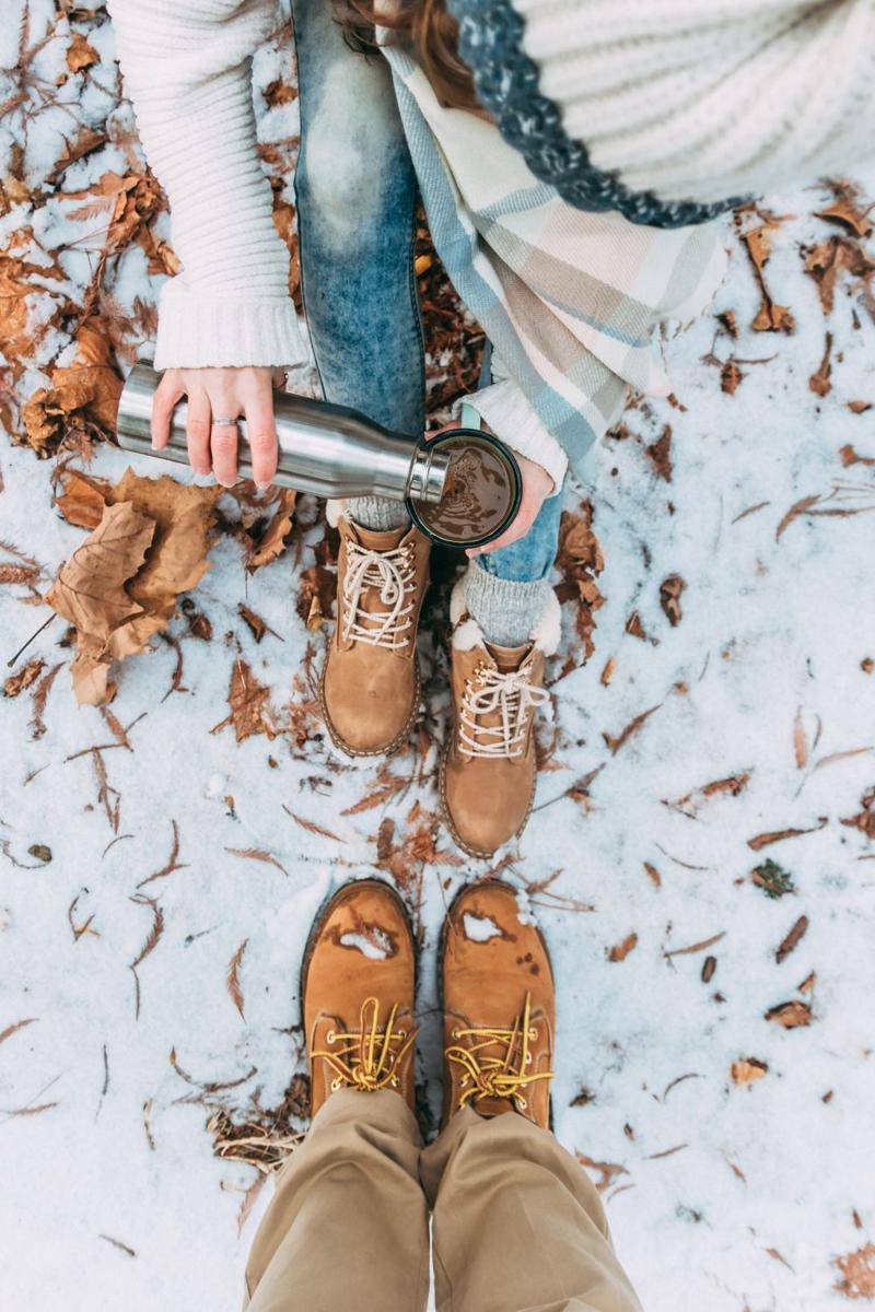 ilustrasi sepatu tahan air (pexels.com/Taryn Elliott)