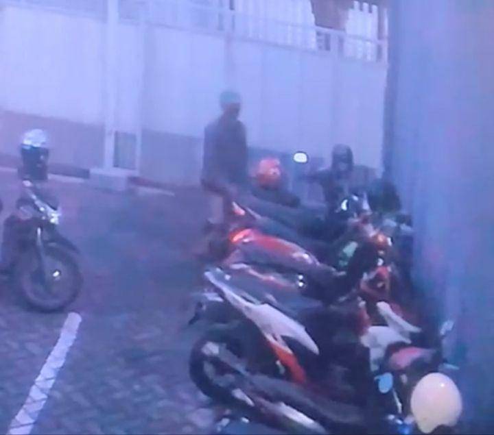 Pelaku curanmor spesialis kos-kosan. (Dok. Polrestabes Surabaya).