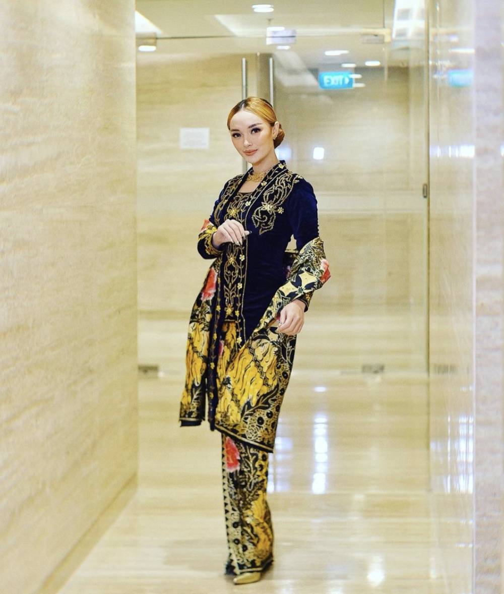 Zaskia Gotik (instagram.com/zaskia_gotix)