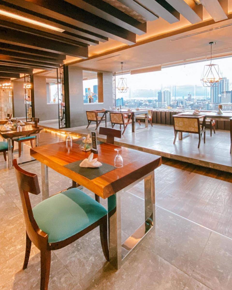 Potret Seventeen Lounge di Hotel Harris Gubeng (instagram.com/seventeenlounge)