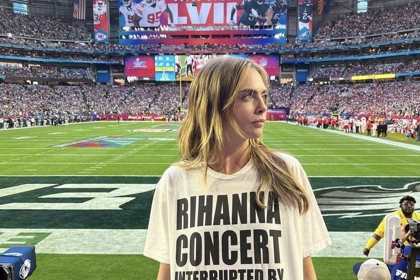 9 Potret Artis Nonton Keseruan Super Bowl Halftime Show, Ada Adele!
