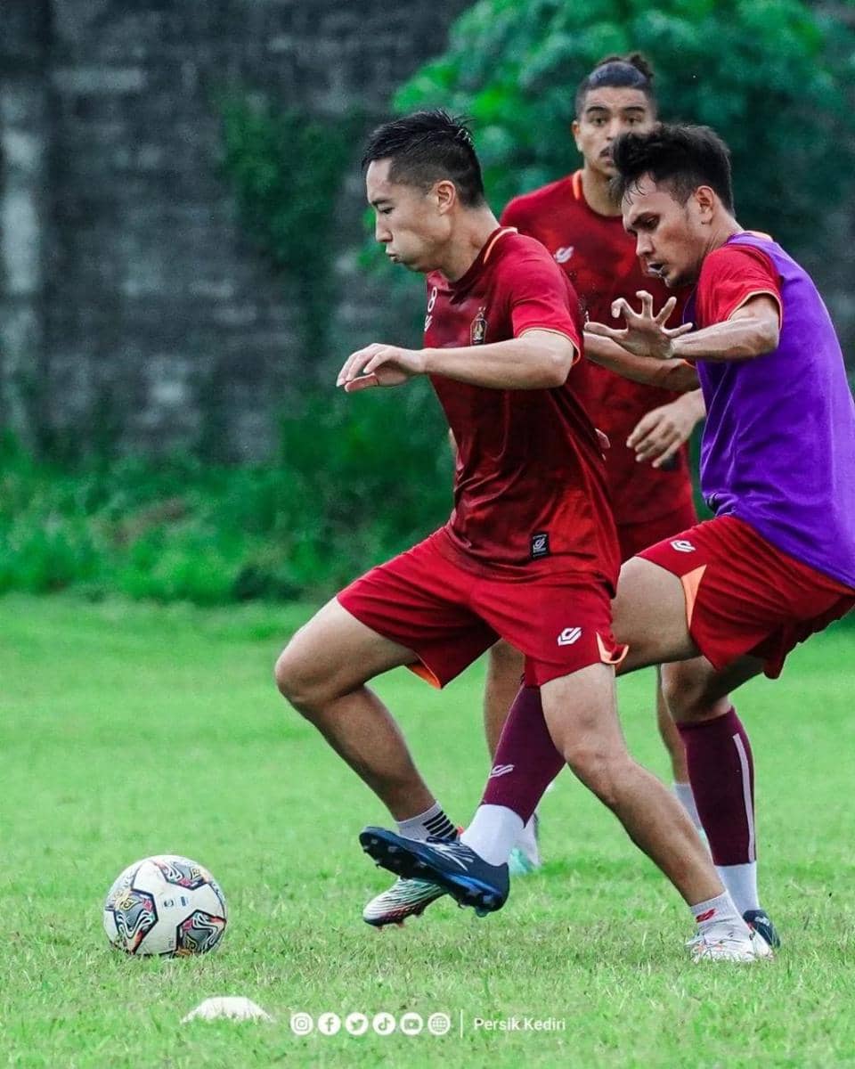 Pemain Persik Kediri saat berlatih. Instagram.com/@persikfcofficial